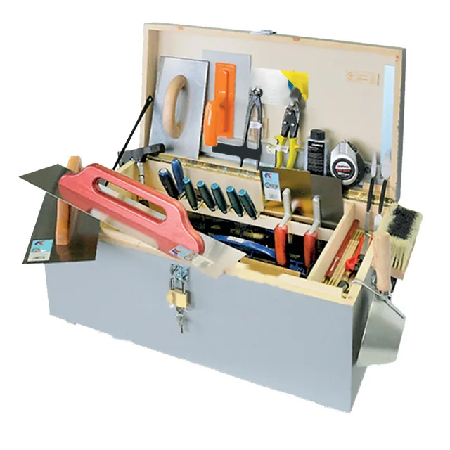 Gipser-Werkzeugkiste aus Holz, aufgeklappt, mit Kellen, Spachteln, Hobeln und Sägen